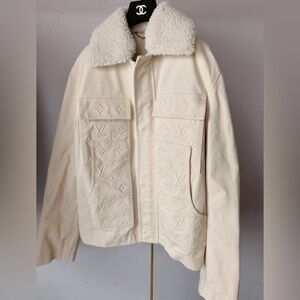 🚩steal Authentic Louis Vuitton Cream Jacket with Shearling Collar